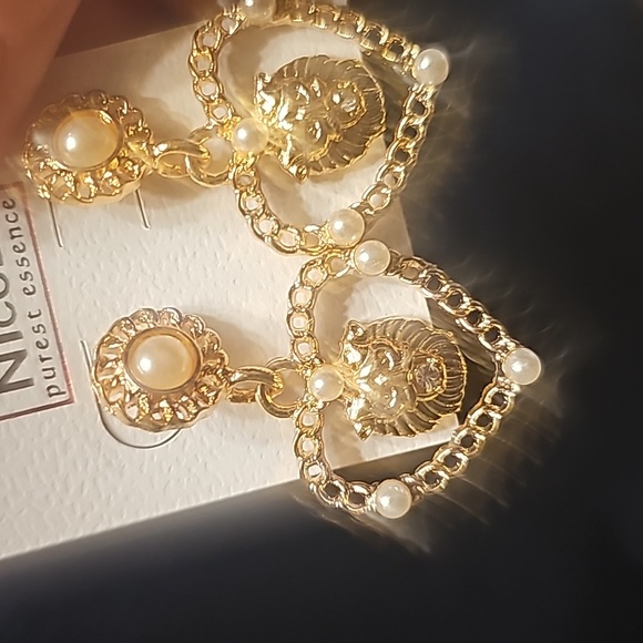 Nicole goldtone and pearl bead earings - Picture 2 of 4